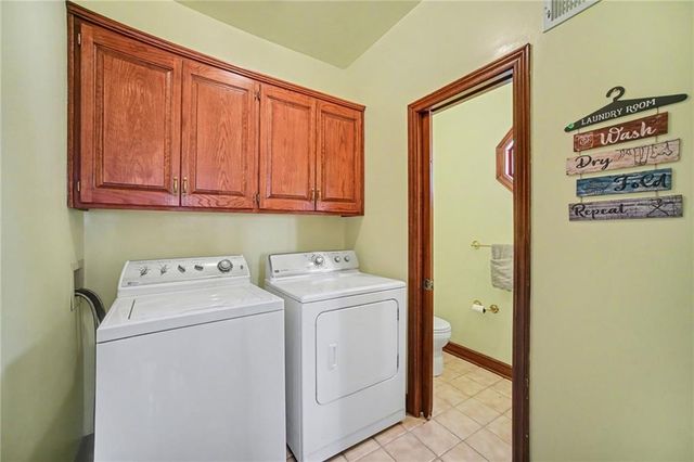 1619 E Sunrise Drive, Smithville, MO 64089