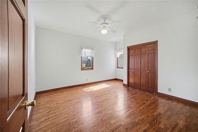 1619 E Sunrise Drive, Smithville, MO 64089