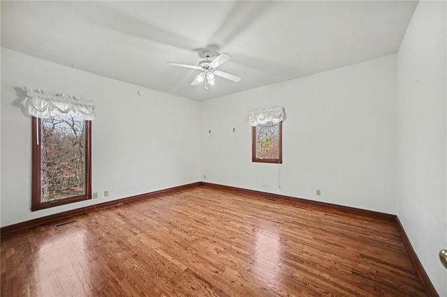 1619 E Sunrise Drive, Smithville, MO 64089