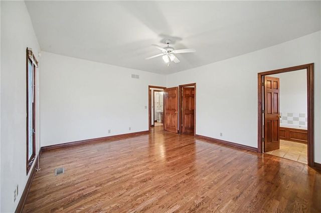 1619 E Sunrise Drive, Smithville, MO 64089