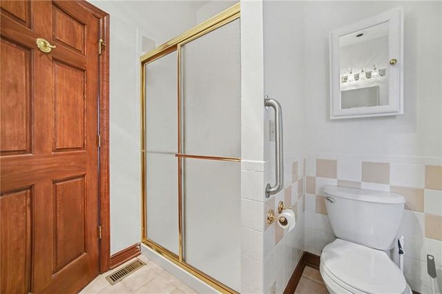 1619 E Sunrise Drive, Smithville, MO 64089