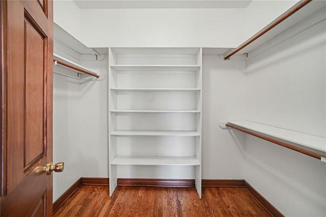 1619 E Sunrise Drive, Smithville, MO 64089