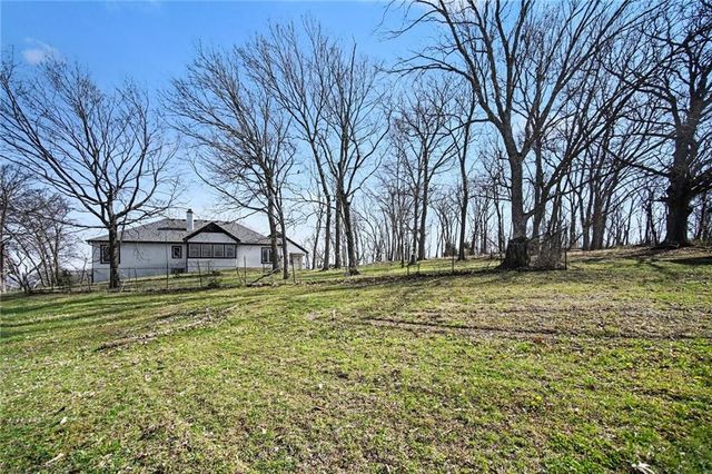 1619 E Sunrise Drive, Smithville, MO 64089
