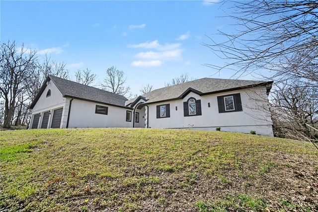 1619 E Sunrise Drive, Smithville, MO 64089