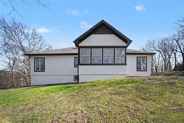 1619 E Sunrise Drive, Smithville, MO 64089