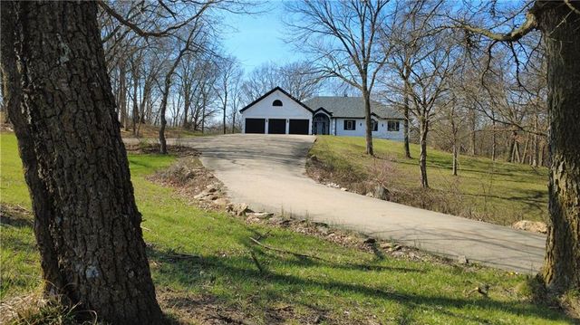 1619 E Sunrise Drive, Smithville, MO 64089