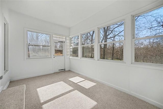 1619 E Sunrise Drive, Smithville, MO 64089