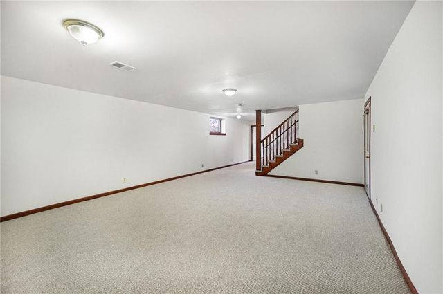 1619 E Sunrise Drive, Smithville, MO 64089