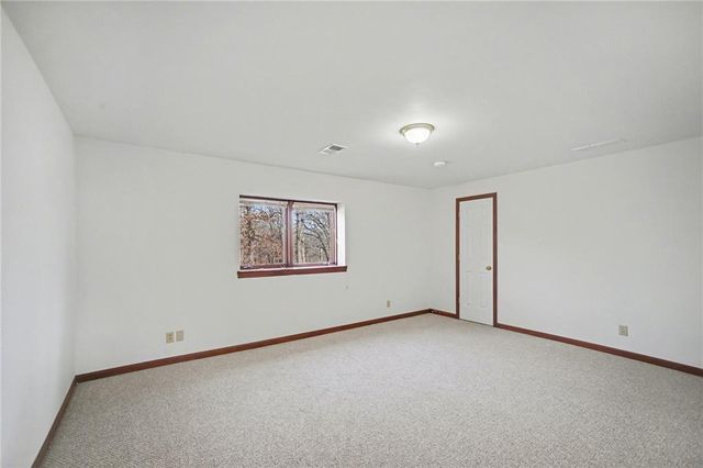 1619 E Sunrise Drive, Smithville, MO 64089