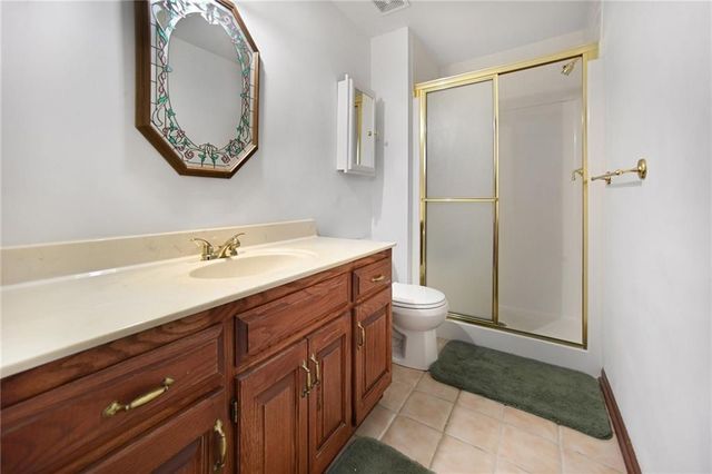 1619 E Sunrise Drive, Smithville, MO 64089