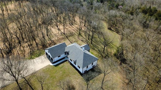 1619 E Sunrise Drive, Smithville, MO 64089