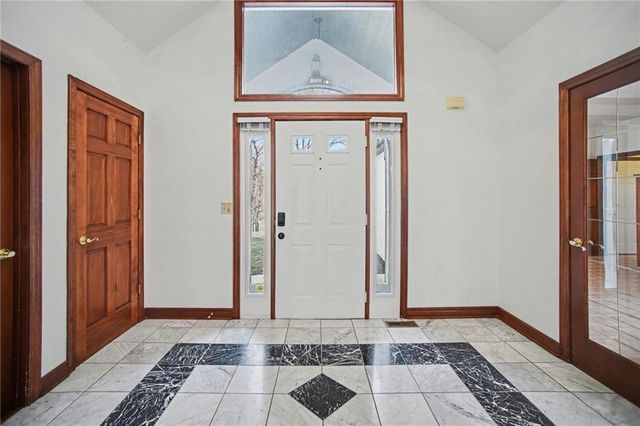 1619 E Sunrise Drive, Smithville, MO 64089