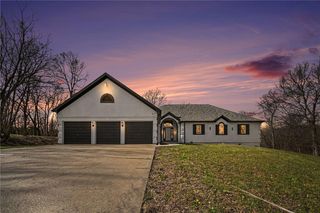 1619 E Sunrise Drive, Smithville, MO 64089