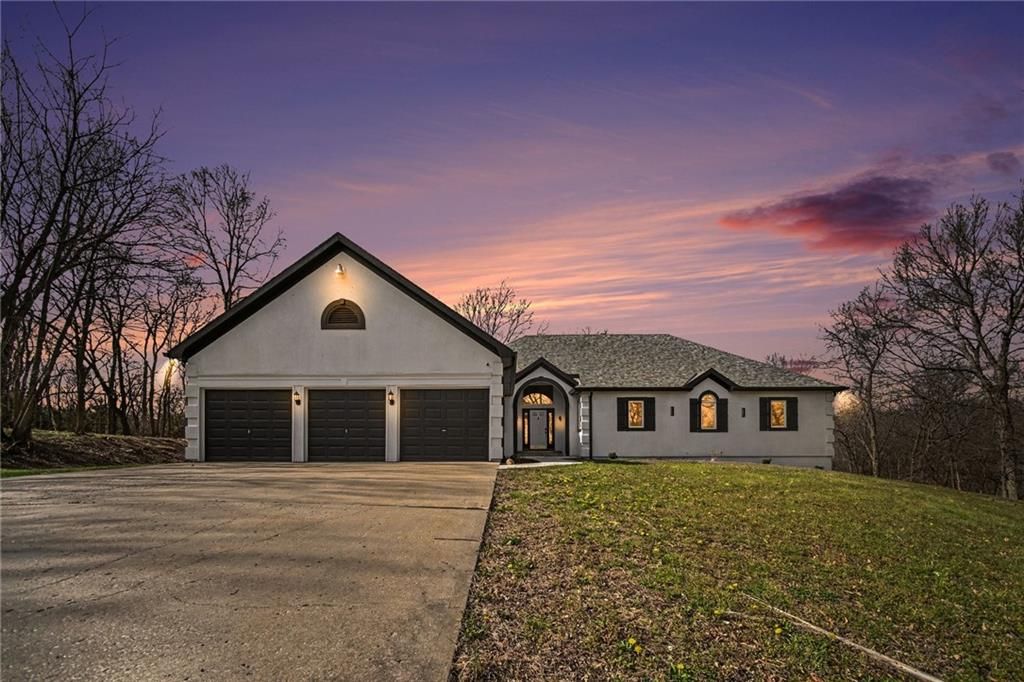 1619 E Sunrise Drive, Smithville, MO 64089