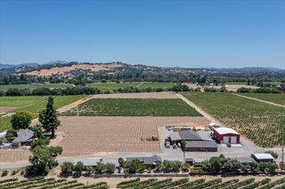 1558 Magnolia Dr, Healdsburg, CA 95448