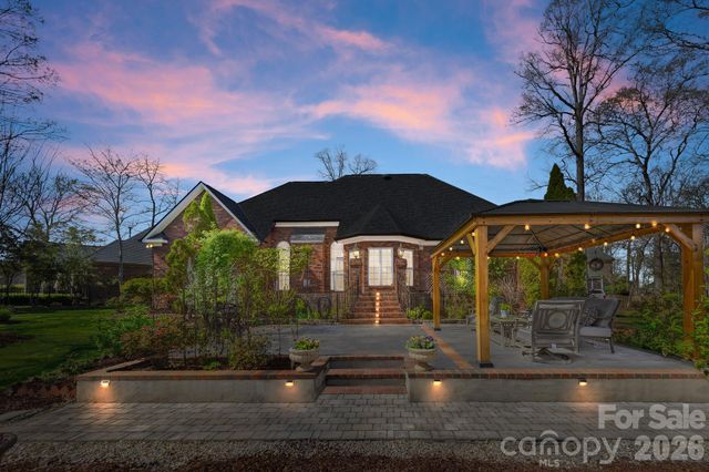 433 Gregan Court, Matthews, NC 28104