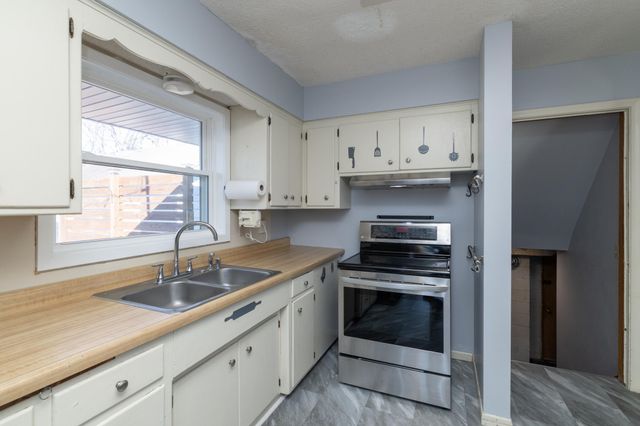 1579 Grandview Avenue E, Maplewood, MN 55109