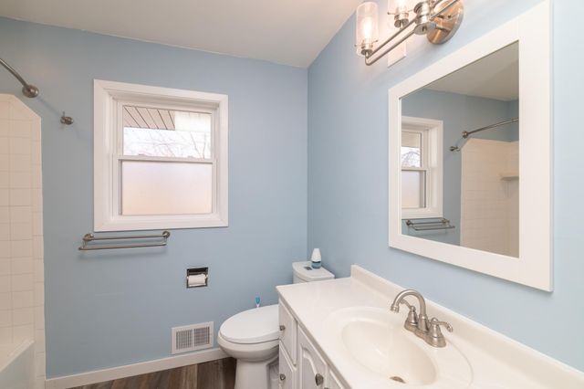 1579 Grandview Avenue E, Maplewood, MN 55109