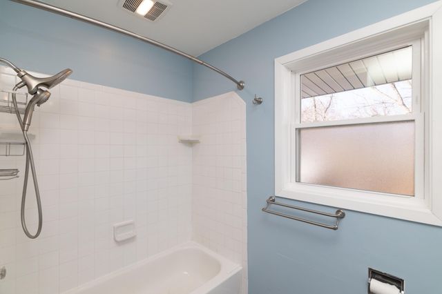 1579 Grandview Avenue E, Maplewood, MN 55109