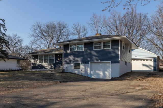 1579 Grandview Avenue E, Maplewood, MN 55109
