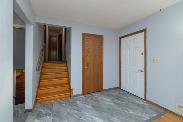 1579 Grandview Avenue E, Maplewood, MN 55109