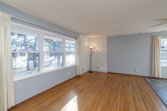 1579 Grandview Avenue E, Maplewood, MN 55109