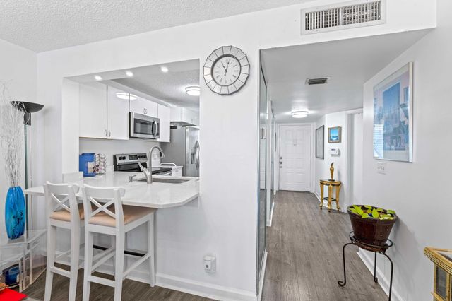 3138 Via Poinciana 116, Lake Worth, FL 33467