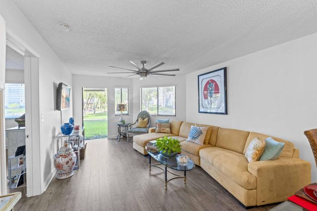 3138 Via Poinciana 116, Lake Worth, FL 33467