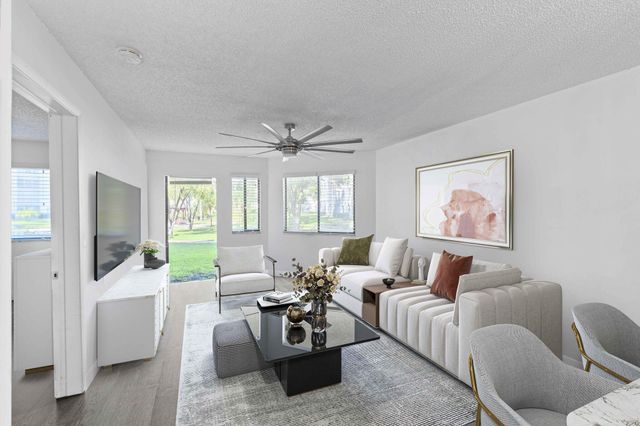 3138 Via Poinciana 116, Lake Worth, FL 33467