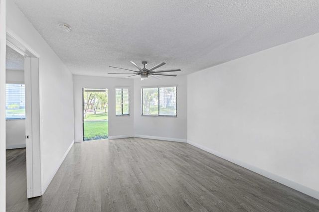 3138 Via Poinciana 116, Lake Worth, FL 33467