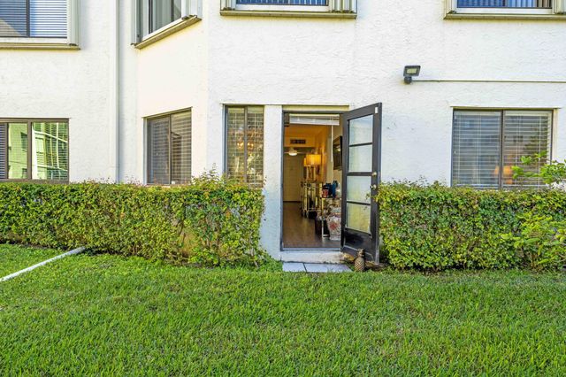 3138 Via Poinciana 116, Lake Worth, FL 33467