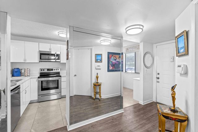 3138 Via Poinciana 116, Lake Worth, FL 33467