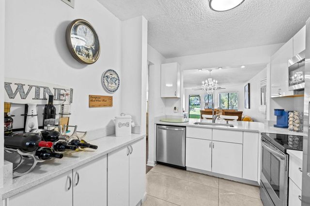 3138 Via Poinciana 116, Lake Worth, FL 33467