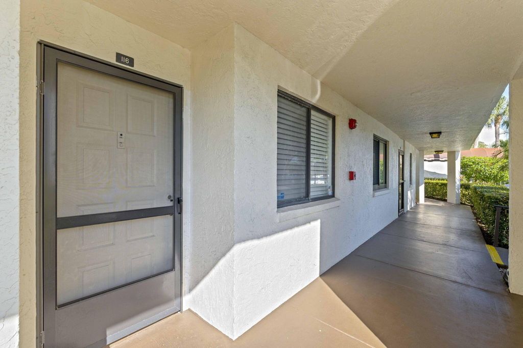 3138 Via Poinciana 116, Lake Worth, FL 33467