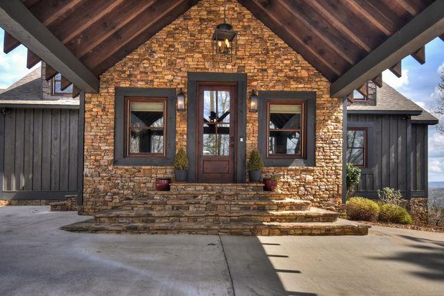 185 Logan Drive, Mineral Bluff, GA 30559