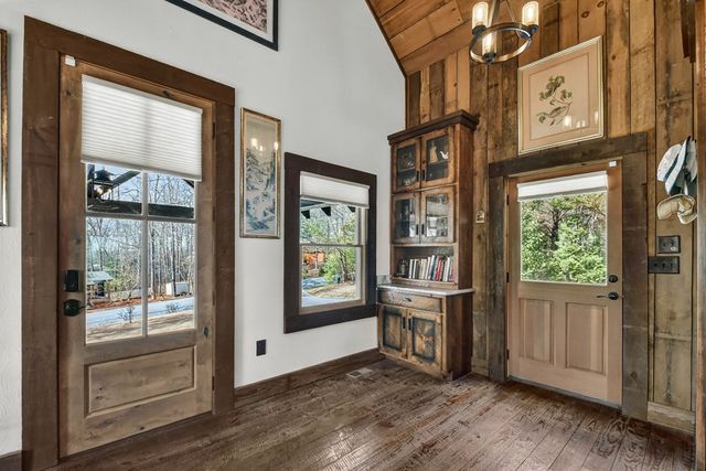 185 Logan Drive, Mineral Bluff, GA 30559