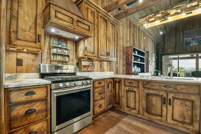 185 Logan Drive, Mineral Bluff, GA 30559