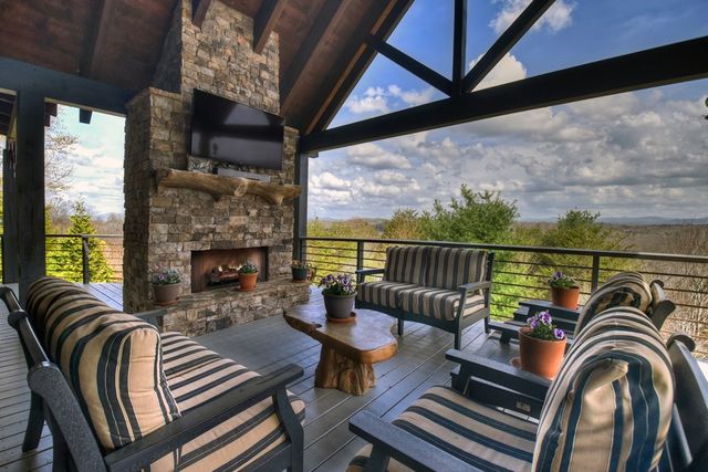 185 Logan Drive, Mineral Bluff, GA 30559