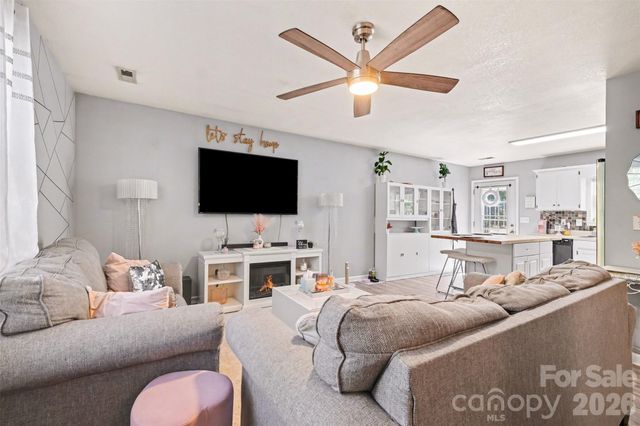 2056 Redberry Lane, Conover, NC 28613