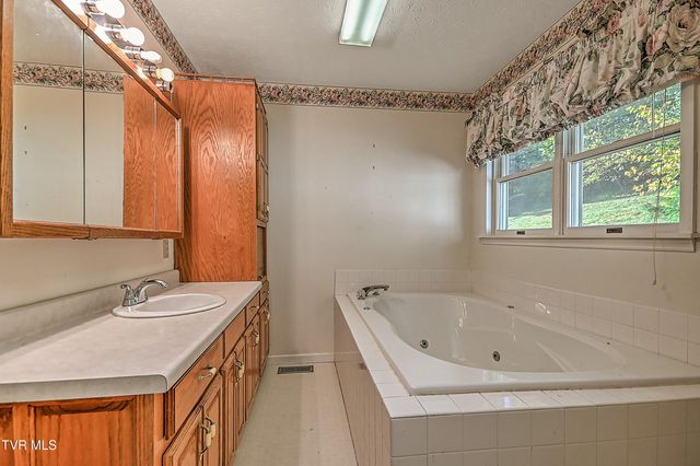410 Lakeridge Street, Kingsport, TN 37663