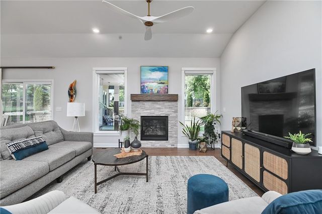 4404 SW Nautilus Place, Lee's Summit, MO 64082