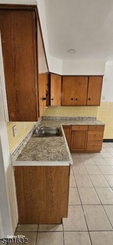 212 3Rd St, Newark City, NJ 07107