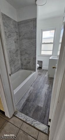 212 3Rd St, Newark City, NJ 07107