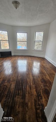 212 3Rd St, Newark City, NJ 07107