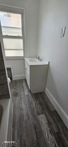 212 3Rd St, Newark City, NJ 07107