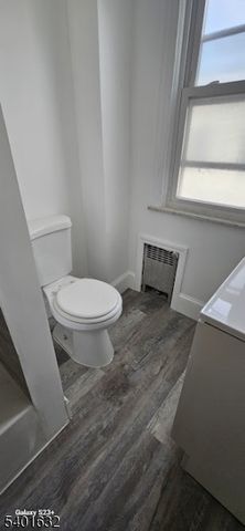 212 3Rd St, Newark City, NJ 07107