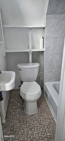 212 3Rd St, Newark City, NJ 07107