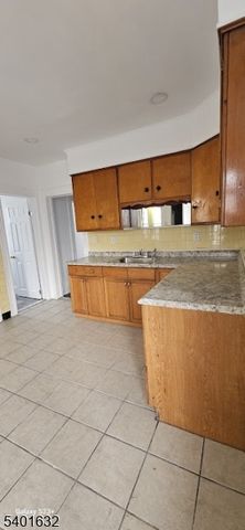 212 3Rd St, Newark City, NJ 07107