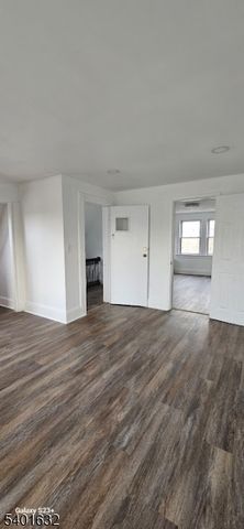 212 3Rd St, Newark City, NJ 07107