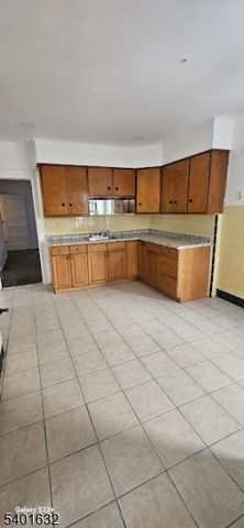 212 3Rd St, Newark City, NJ 07107